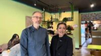 Diaspora Indonesia Renu Lubis menikah dengan Eduard Roesdi dan kemudian sama-sama mendirikan restoran Nona Manis di Oegstgeest, Belanda.