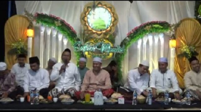 Camat Madiun, Hariyono saat memberikan sambutan pada peringatan Maulid Nabi Muhammad SAW 1446 H di Desa Dempelan.